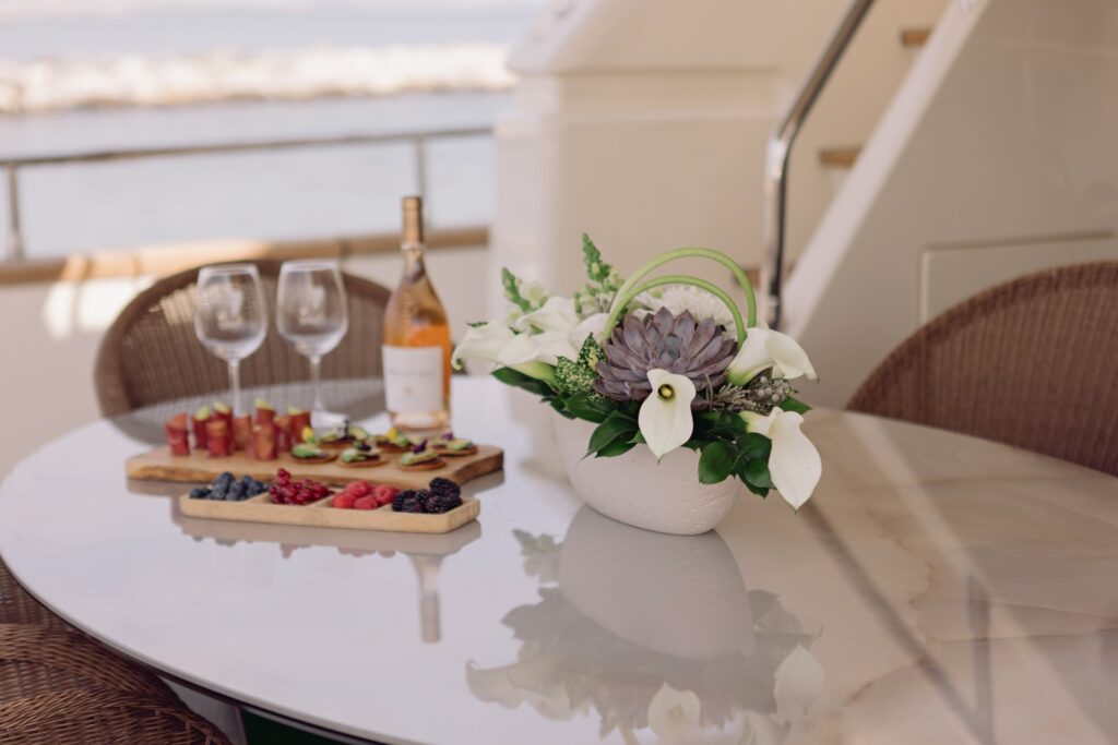 dining about luxory yacht