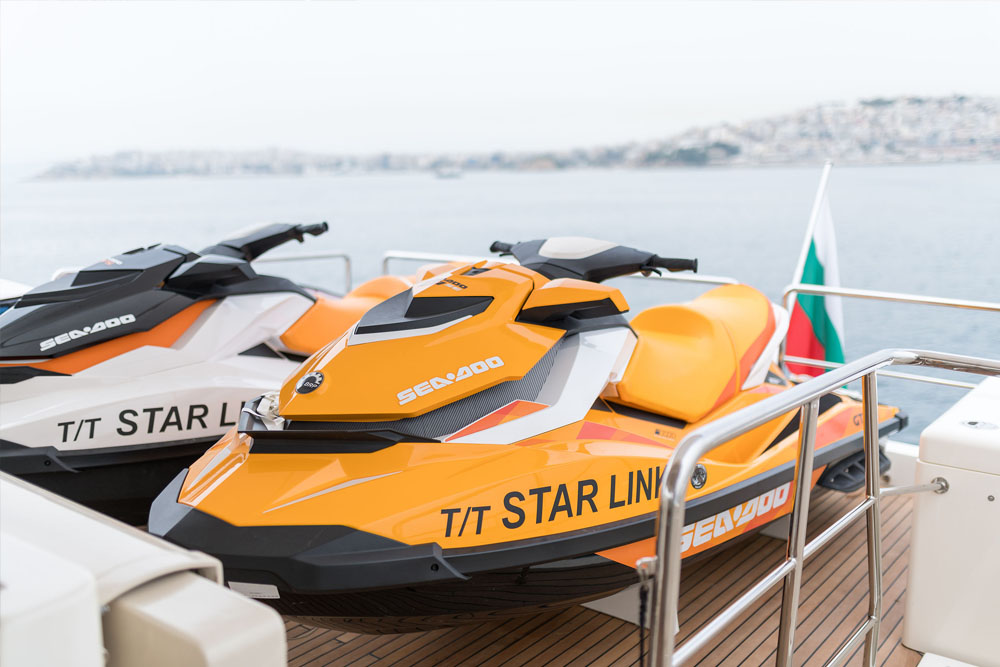 Jet ski